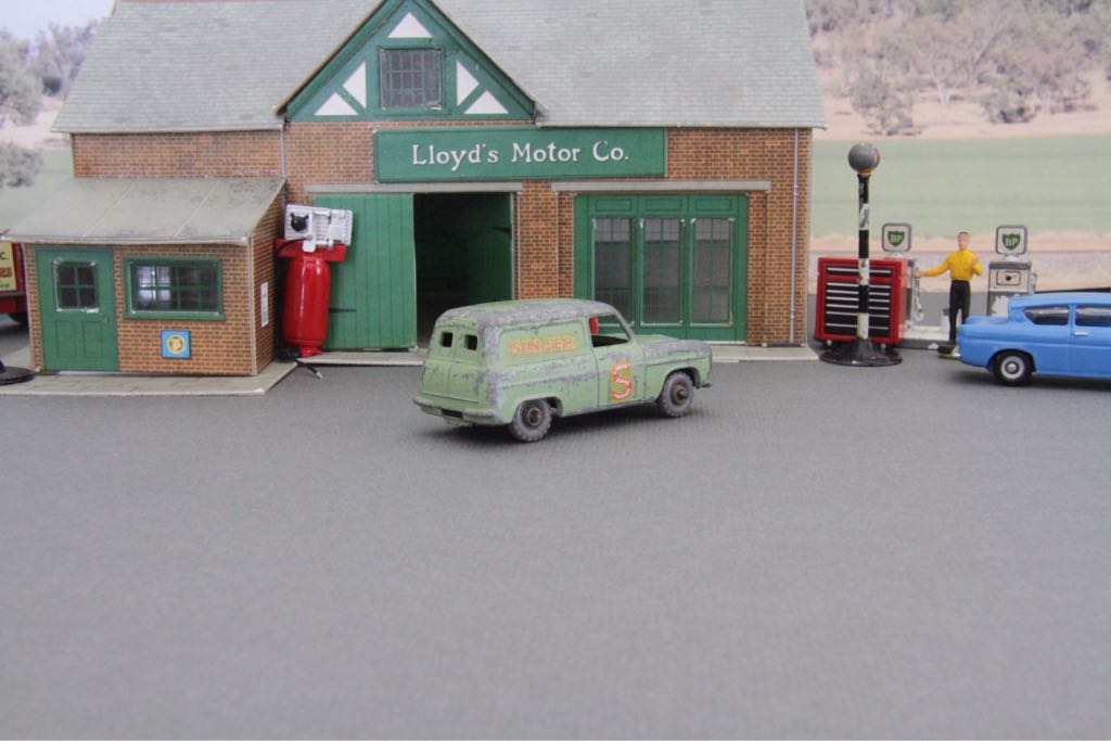 FORD - SINGER toy car collectible - Main Image 2