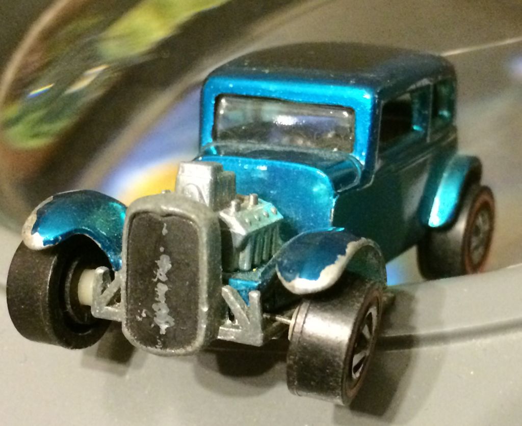 Classic 32 Ford Vicky - Hot Wheels Redlines toy car collectible - Main Image 2