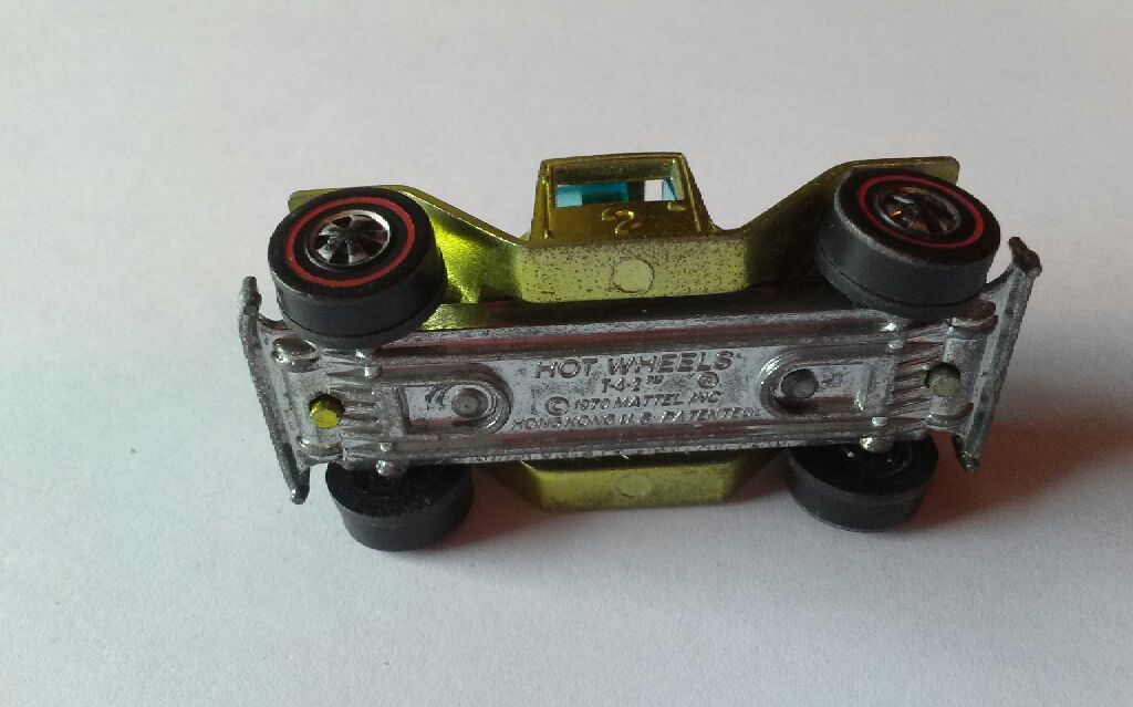 T42 - Hot Wheels toy car collectible - Main Image 2