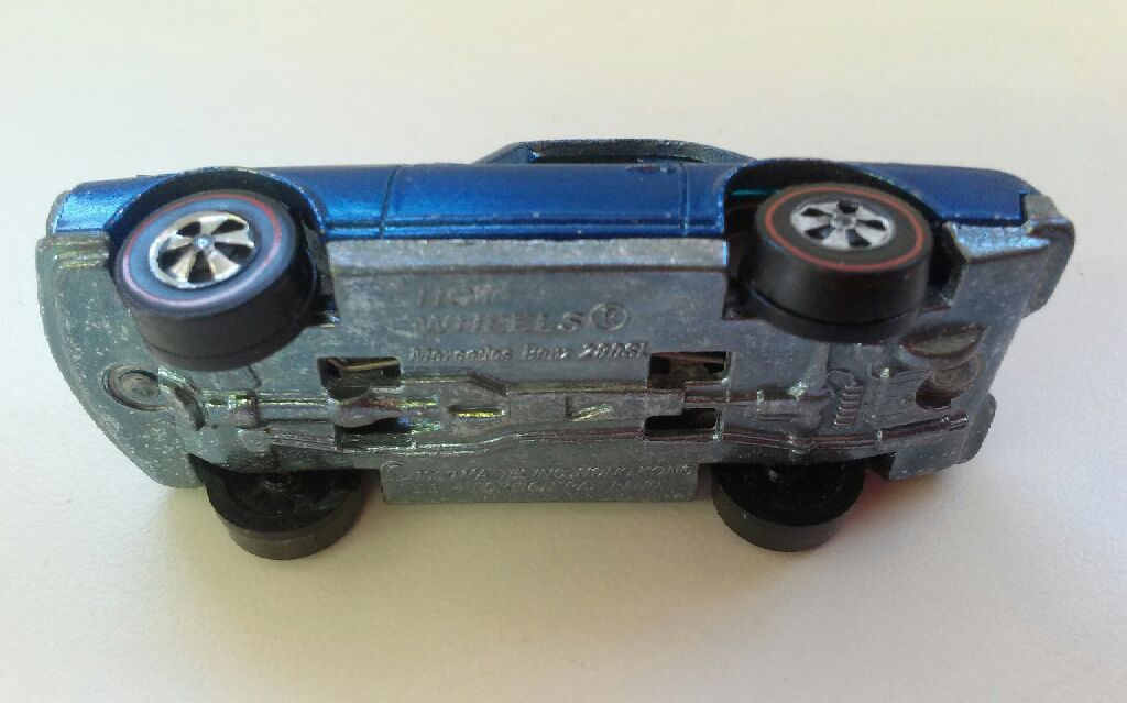 Mercedes Benz 280 SL - Hot Wheels toy car collectible - Main Image 2
