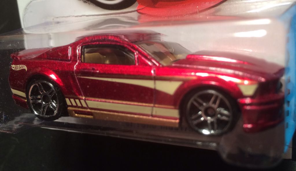 Mustang / 2007 - 2013 HW City toy car collectible - Main Image 2