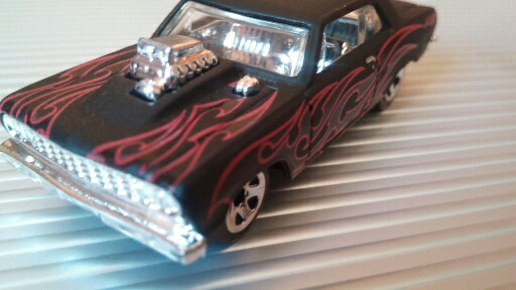 ’64 Chevy Chevelle SS - HW Workshop Muscle Mania toy car collectible - Main Image 2