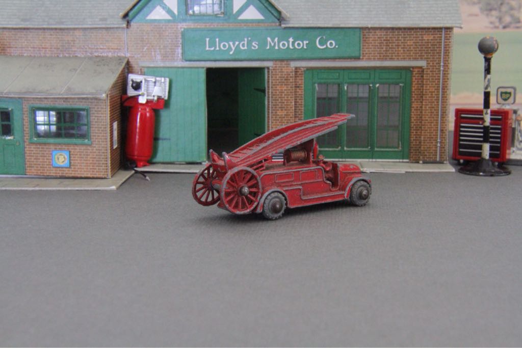 DENNIS  toy car collectible - Main Image 2