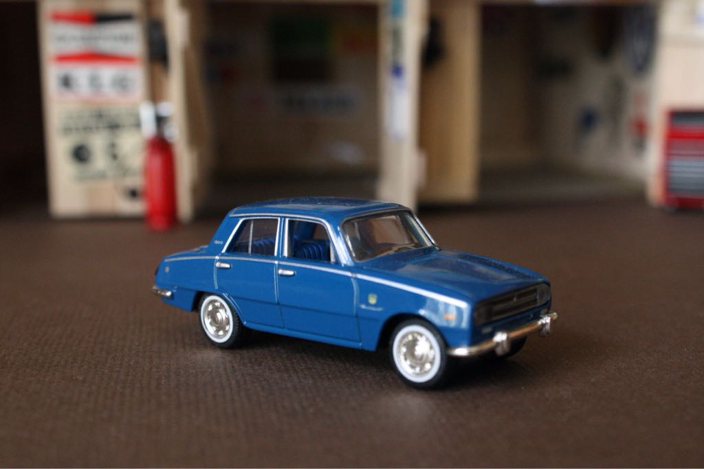 ISUZU - 1500DX toy car collectible - Main Image 2