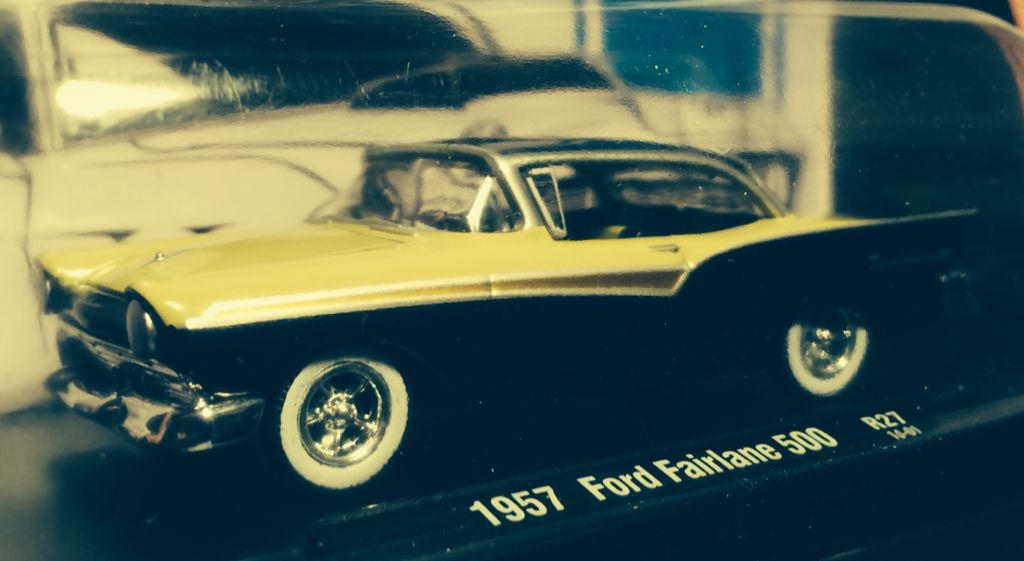 Ford Fairlane / 1957 - 2014 M2 Machines Auto Drivers toy car collectible - Main Image 2