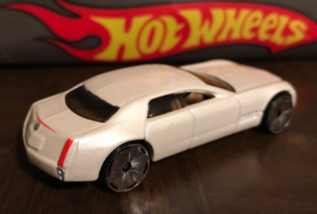 Cadillac V-16 - 2004 First Editions toy car collectible - Main Image 2