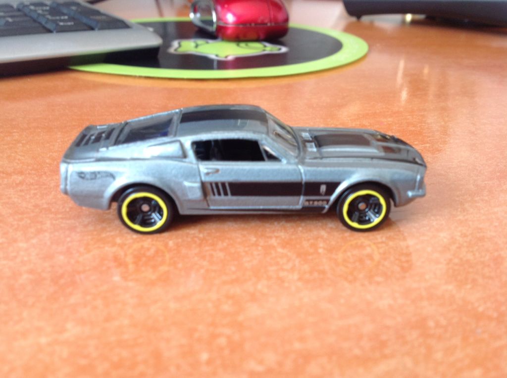 ’07 Ford Shelby Gt-500 - 2014 Hot Wheels Exclusive 10 Pk toy car collectible - Main Image 1