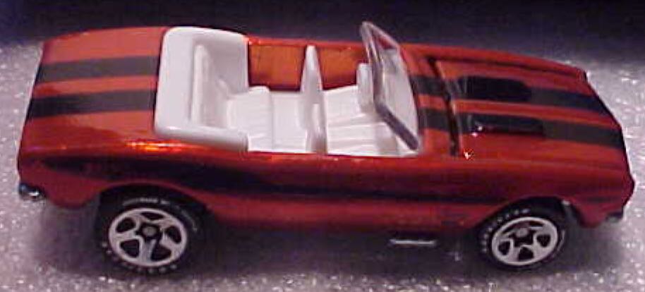 Camaro Convertible 1967 - 2006 Hot Wheels Classic Series 2 toy car collectible - Main Image 2