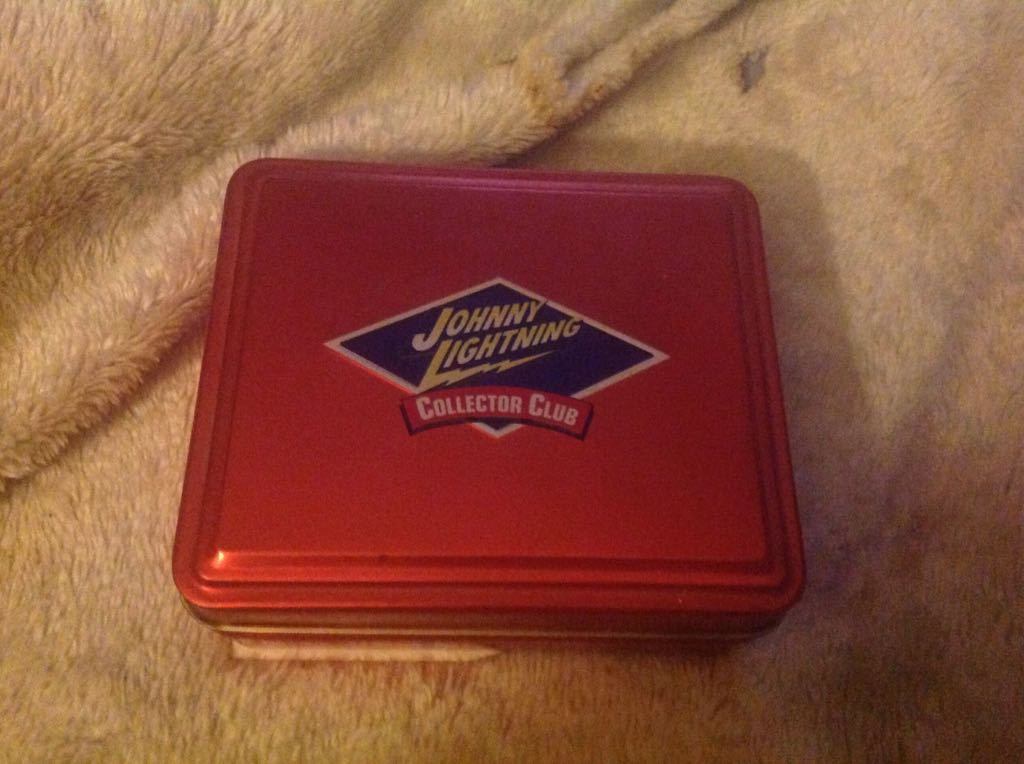 1970 Chevy Chevelle SS And Matching Collector Club Pin  toy car collectible - Main Image 2