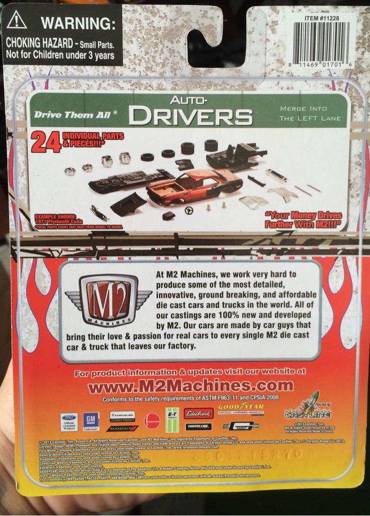 M2 Machines 1969 Dodge Charger Daytona Hemi - Auto Drivers Merge Into Left Lane toy car collectible - Main Image 2