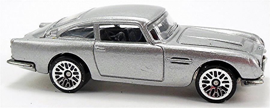 *Aston Martin 1963 DB5, MF Silver - Hot Wheels Fast & Furious 5 Pack 2023 toy car collectible - Main Image 2