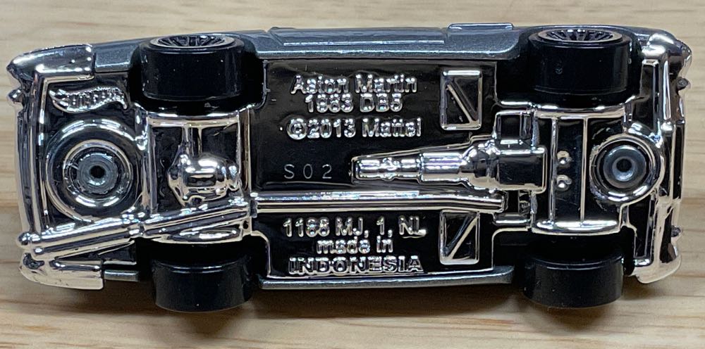 *Aston Martin 1963 DB5, MF Silver - Hot Wheels Fast & Furious 5 Pack 2023 toy car collectible - Main Image 4