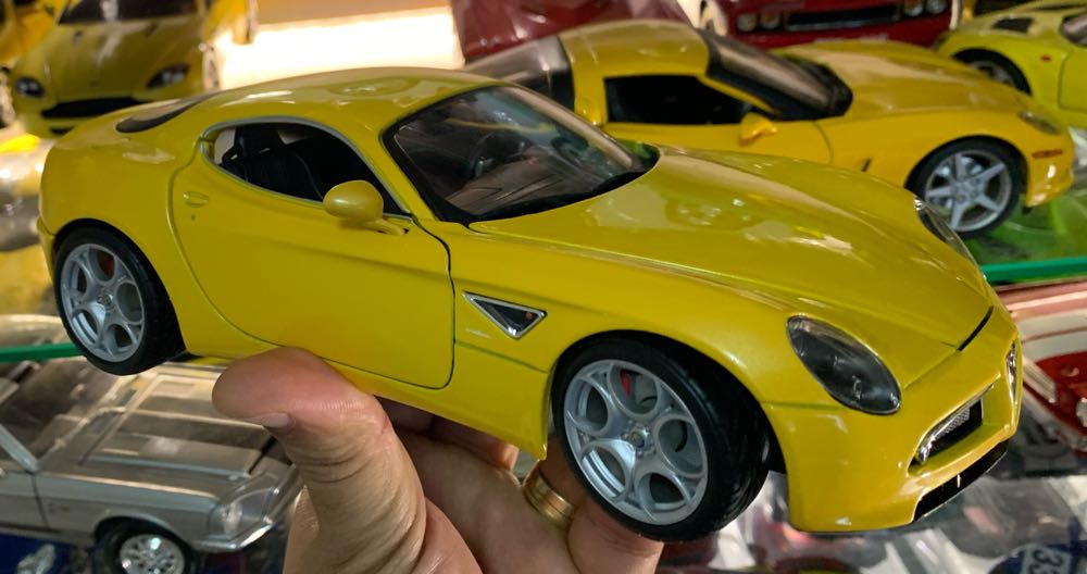 Alfa Romeo 8C Competizione - HW City toy car collectible - Main Image 4