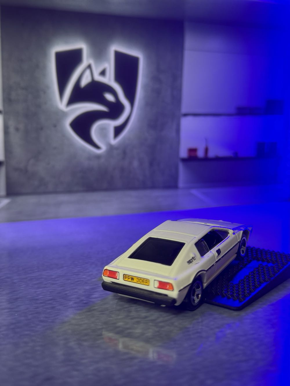 Lotus Esprit S1 - HW Workshop - HW Garage toy car collectible - Main Image 3