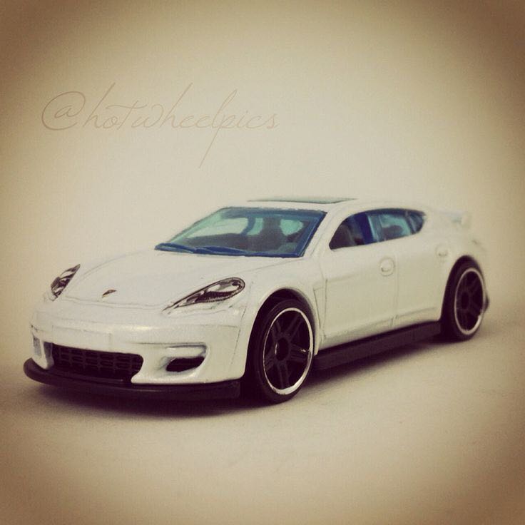 Porsche Panamera - HW WORKSHOP toy car collectible - Main Image 4
