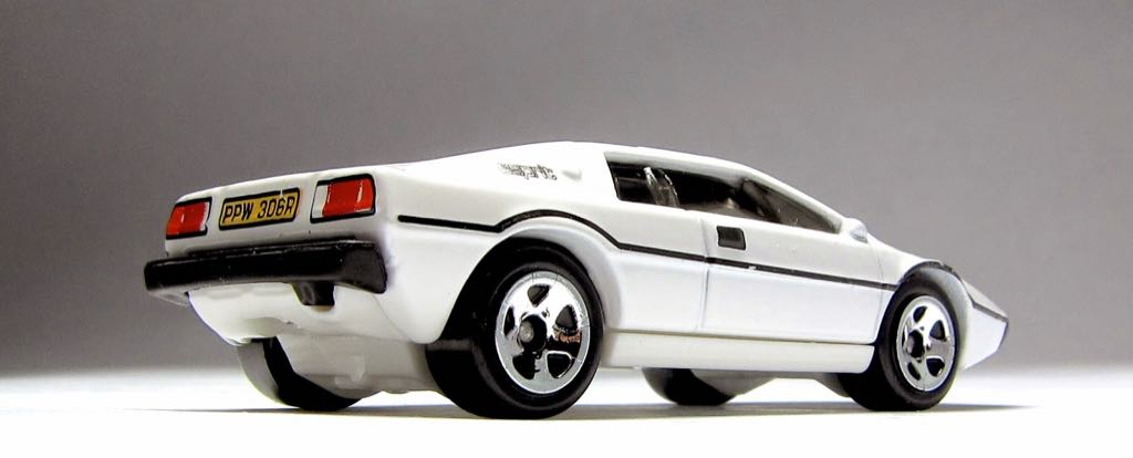 007 The Spy Who Love Me Lotus Esprit S1 - HW Workshop Garage toy car collectible - Main Image 2
