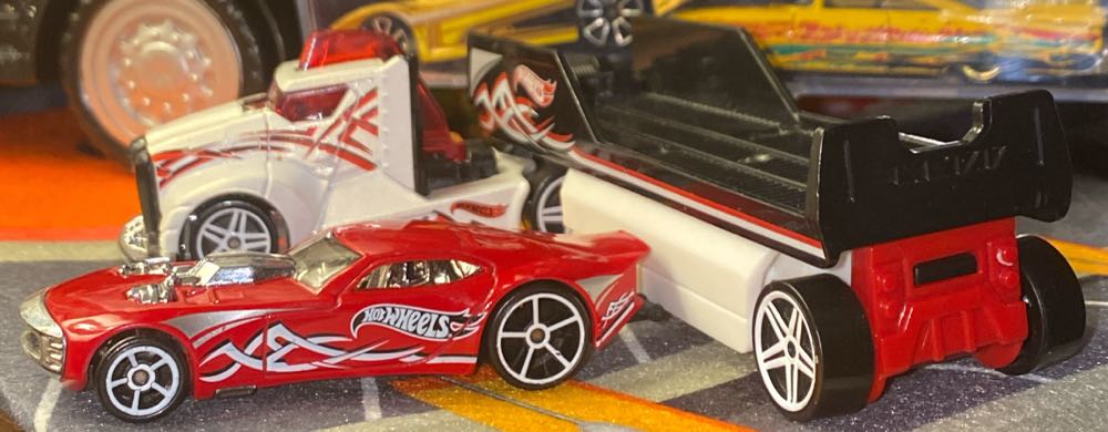 Hiway Hauler W/trailer & car/ Drivin’ Wild - ’14 HW City toy car collectible - Main Image 3