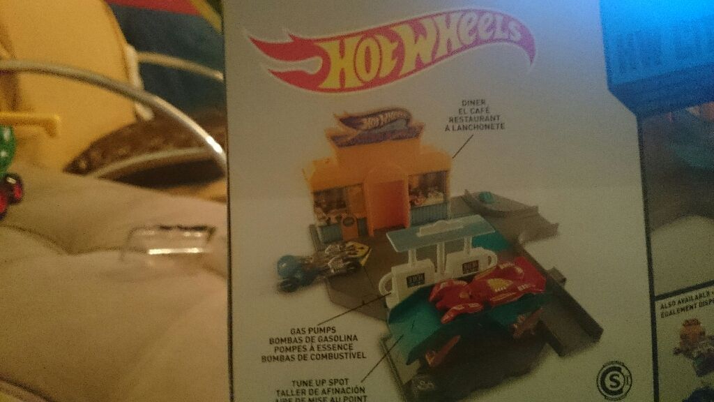 pit stop station  toy car collectible - Main Image 2