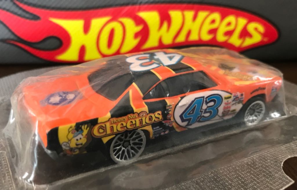 Plymouth Roadrunner, ’70 (Loose) - General Mills - Salute To Petty toy car collectible - Main Image 2