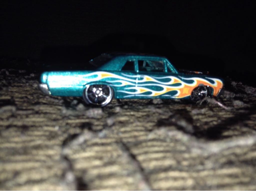 Pontiac GTO - 2011 Treasure Hunt toy car collectible - Main Image 2