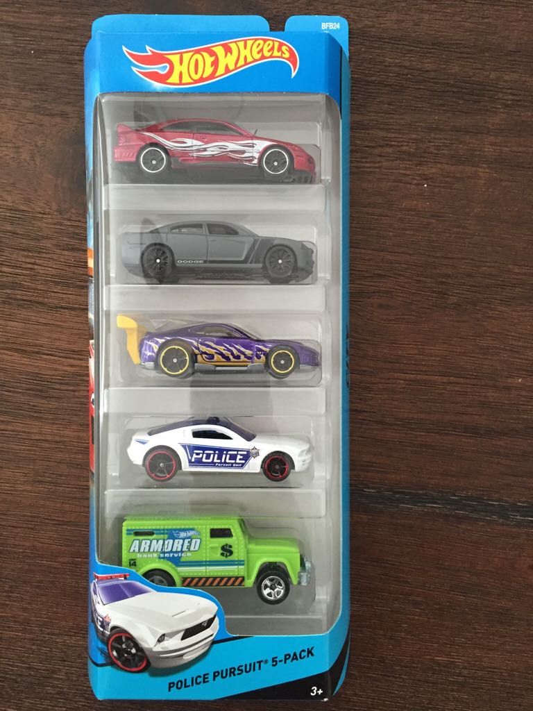 Hot Wheels Police Pursuit 5-Pack - City toy car collectible - Main Image 1