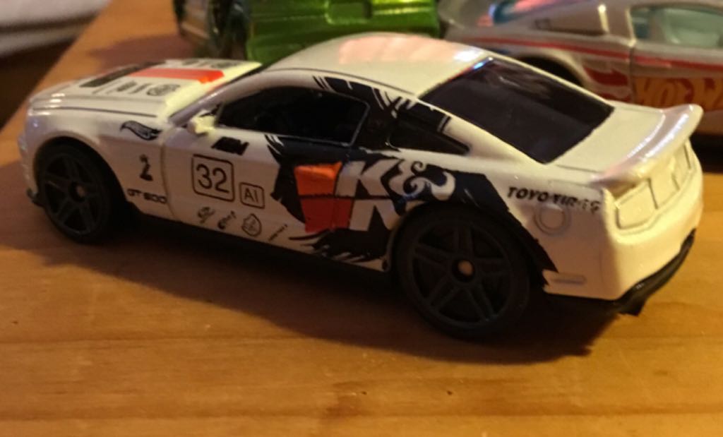 2010 Ford Shelby GT-500 - 2014 Hw City toy car collectible - Main Image 2