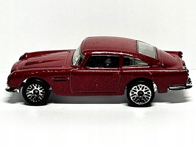 Aston Martin ‘63 DB5 Coupé - HW Workshop Then And Now toy car collectible - Main Image 3