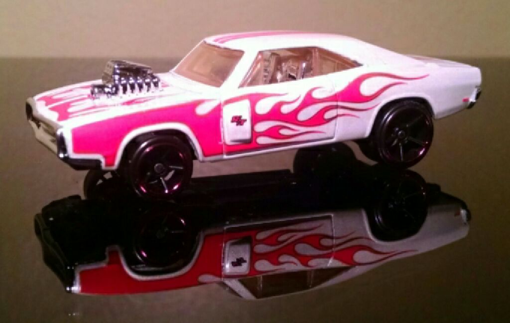Hot Wheels Dodge Charger R/T ‘70 - HW Holiday Hot Rods toy car collectible - Main Image 2
