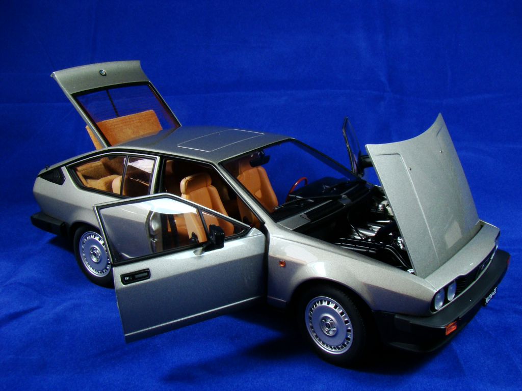Alfa Romeo  toy car collectible - Main Image 2