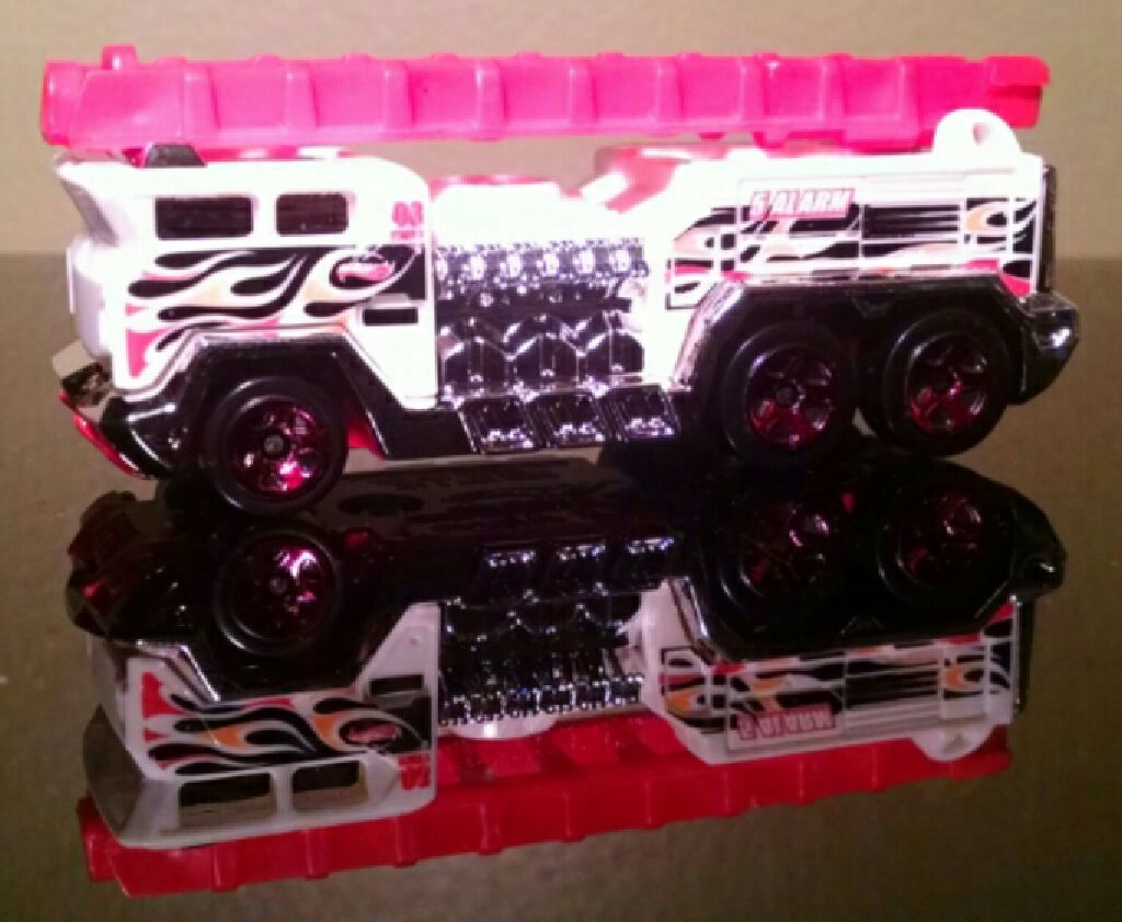 5 Alarm - ’15 HW City toy car collectible - Main Image 2