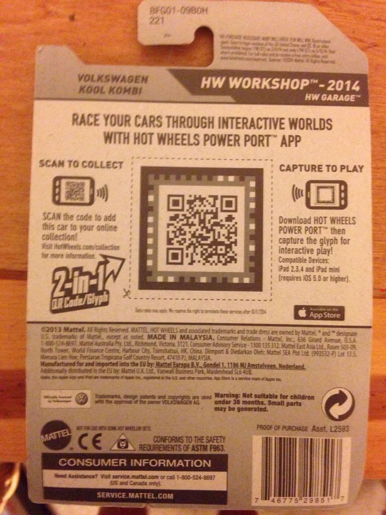 Volkswagen Kool Kombi - HW Race toy car collectible - Main Image 2