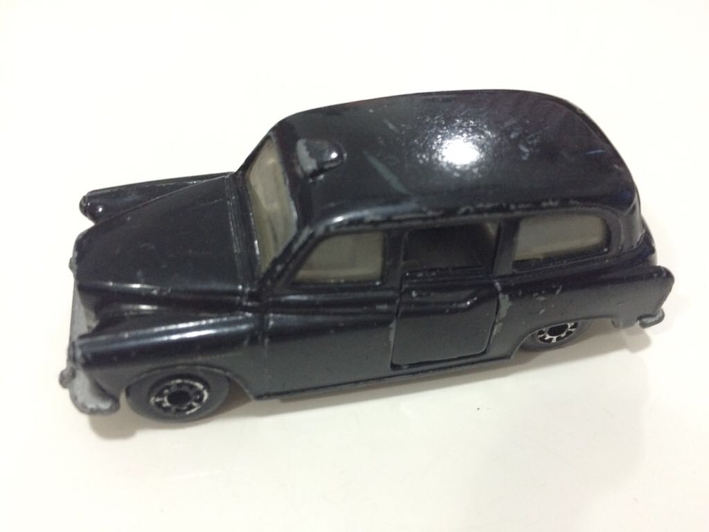 Taxi FX4R - Matchbox 1-75 toy car collectible - Main Image 2
