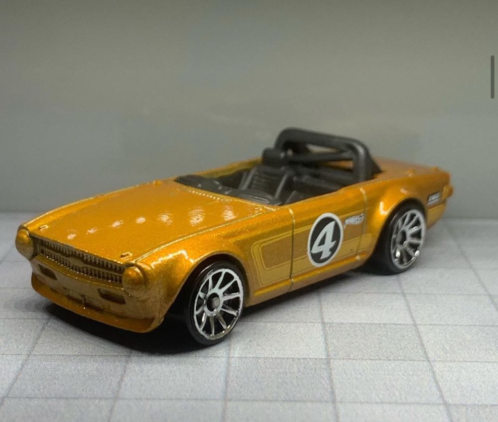 Triumph TR6  - 2014 Mystery Models toy car collectible - Main Image 2