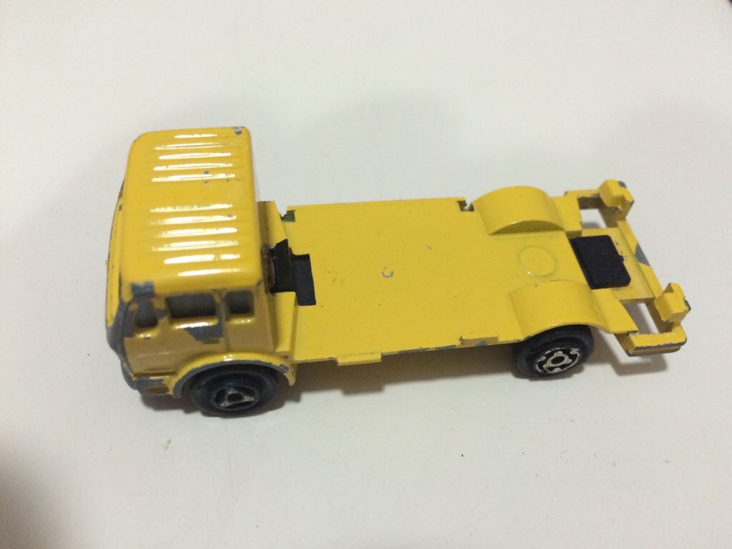 Mercedes Lorry - Majorette toy car collectible - Main Image 2