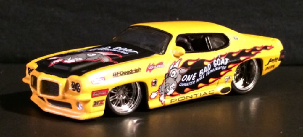 Loose 1971 Pontiac GTO  toy car collectible - Main Image 2