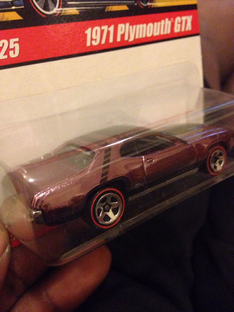 Plymouth GTX 1971 (Classics) - Classics (Series 1) toy car collectible - Main Image 2