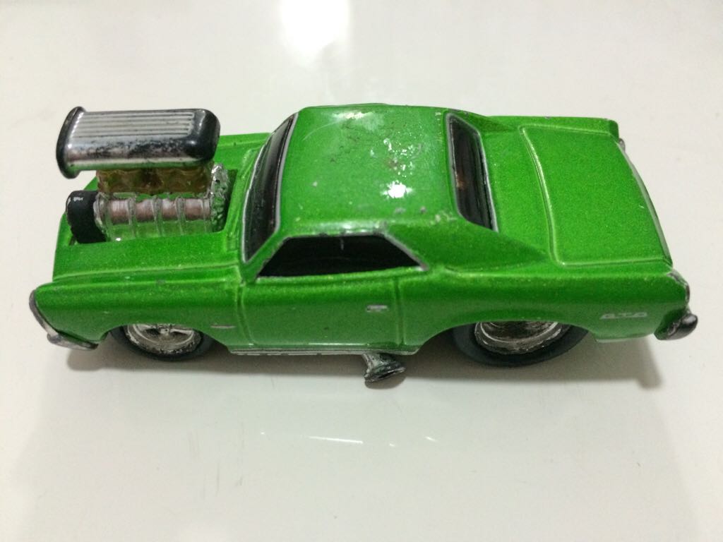 Pontiac Gto - Muscle Machines toy car collectible - Main Image 2