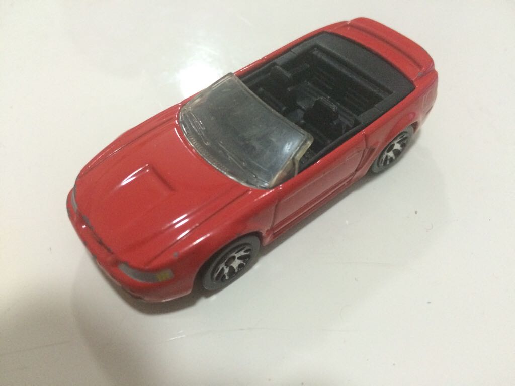Ford Mustang - Matchbox toy car collectible - Main Image 2