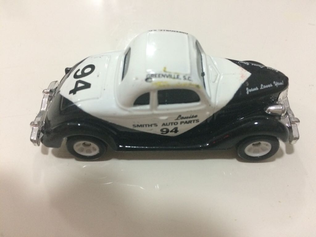 Early Ford Smiths Car - Ertl toy car collectible - Main Image 1
