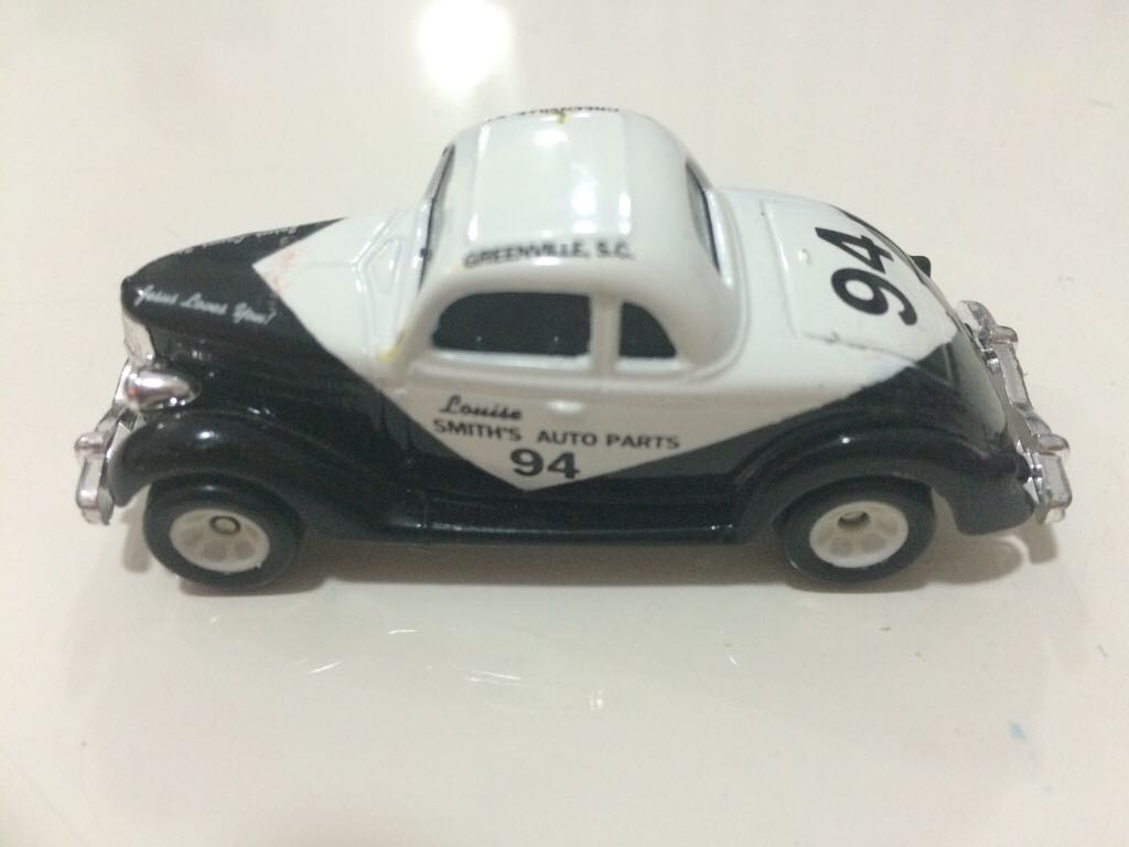 Early Ford Smiths Car - Ertl toy car collectible - Main Image 2