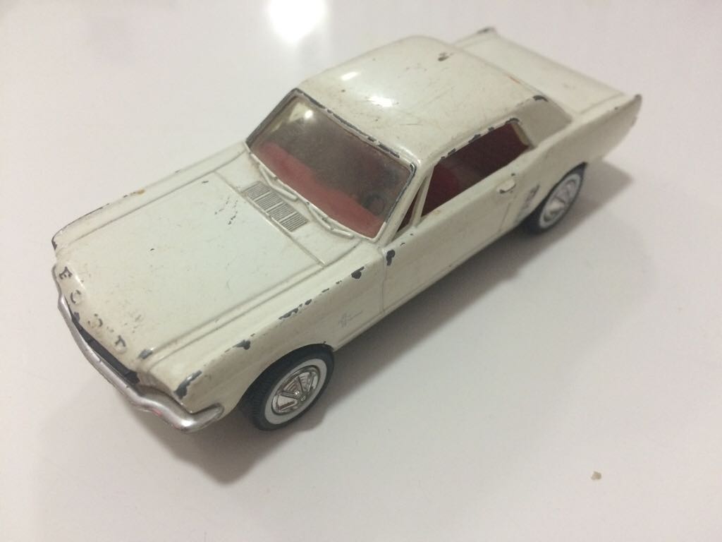 Ford Mustang 1/2 - Ertl toy car collectible - Main Image 2
