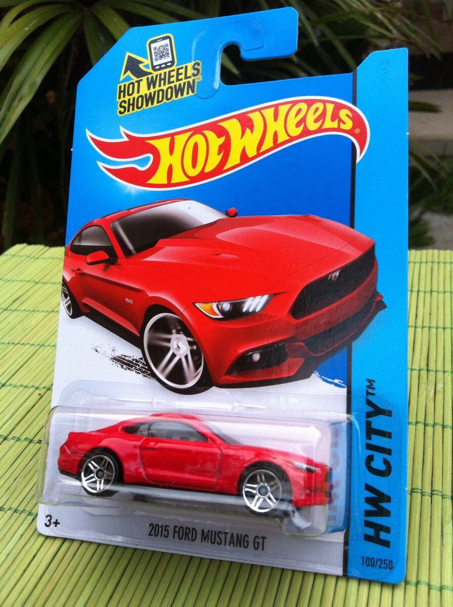 Ford Mustang GT 2015 - HW City toy car collectible - Main Image 2