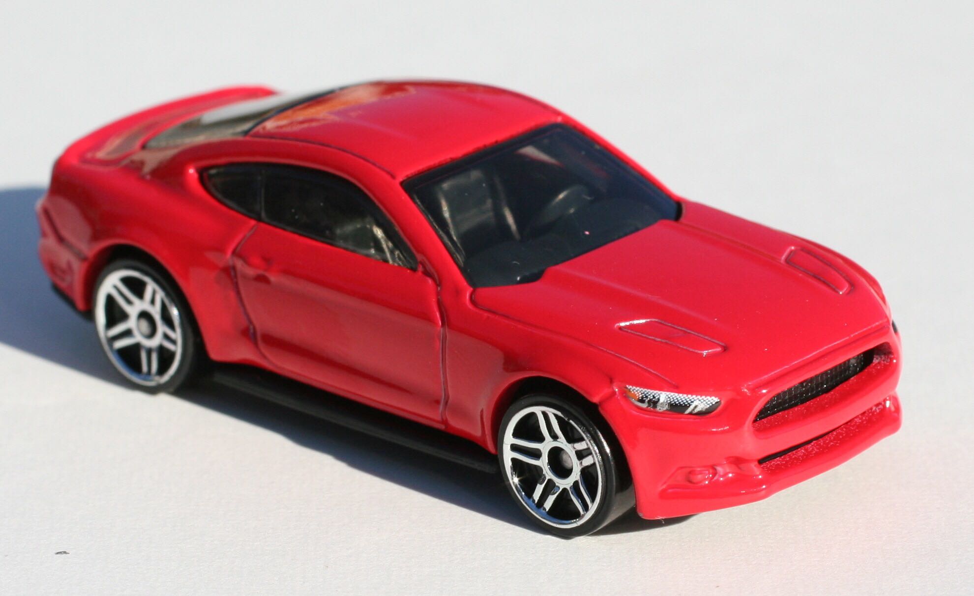 Ford Mustang GT 2015 - HW City toy car collectible - Main Image 3