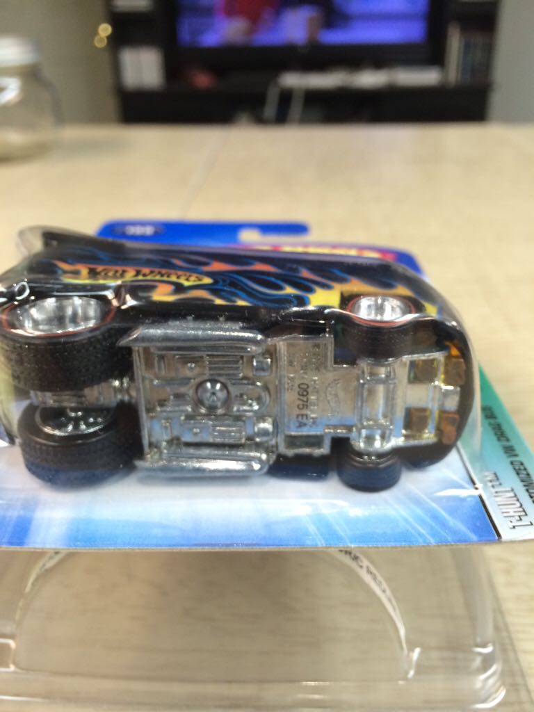 Treasure Hunt VW Bus - Treasure Hunt toy car collectible - Main Image 2