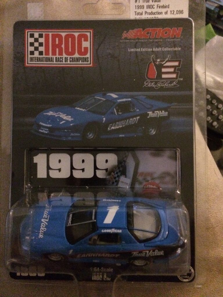 Dale Earnhardt Sr. 1999 IROC 1/64 - International Racing Of Chpingtons (IROC) toy car collectible - Main Image 2