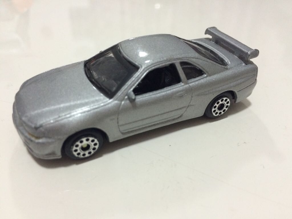 Nissan Skyline Gtr - Motormax toy car collectible - Main Image 2