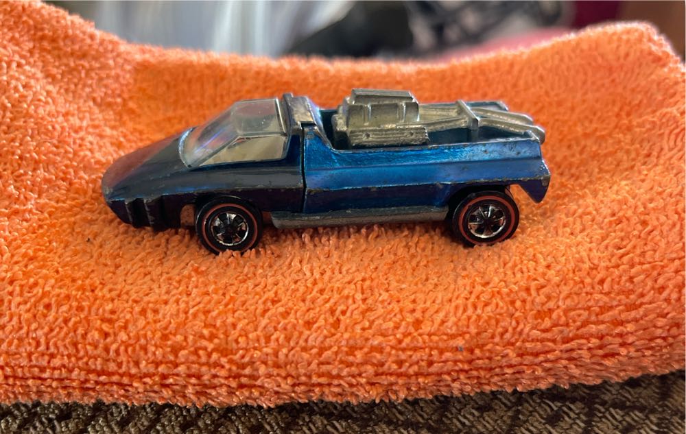 Hairy Hauler - HW Red Lines toy car collectible - Main Image 3
