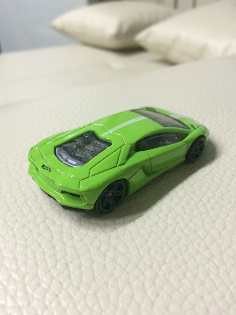 Lamborghini Aventador LP 700-4 - 2014 - HW Exotics 5-Pack toy car collectible - Main Image 2