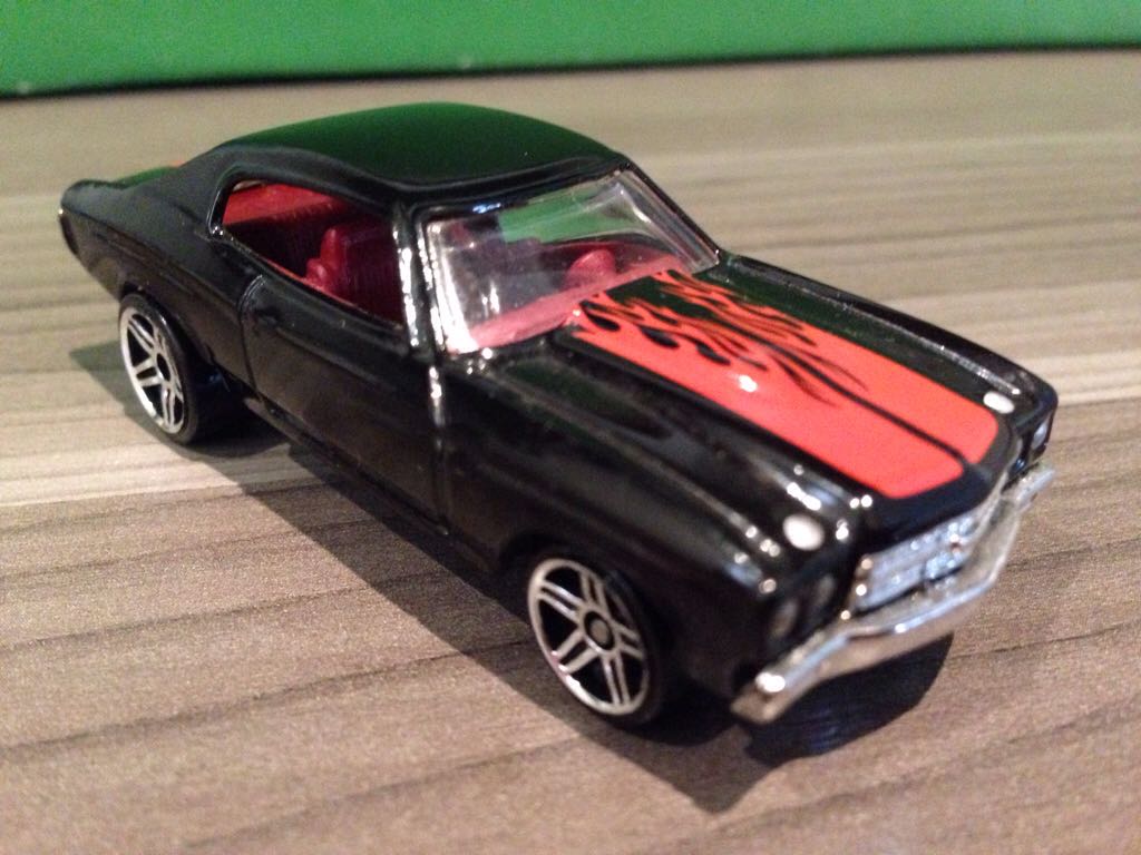 70 Chevelle SS - 2005 Muscle Mania toy car collectible - Main Image 1