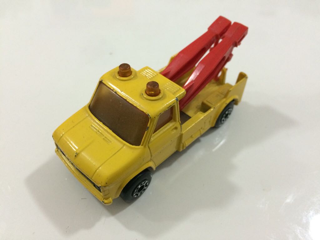 Matchbox - Ford Wreck Truck - Matchbox Superfast 1-75 toy car collectible - Main Image 2